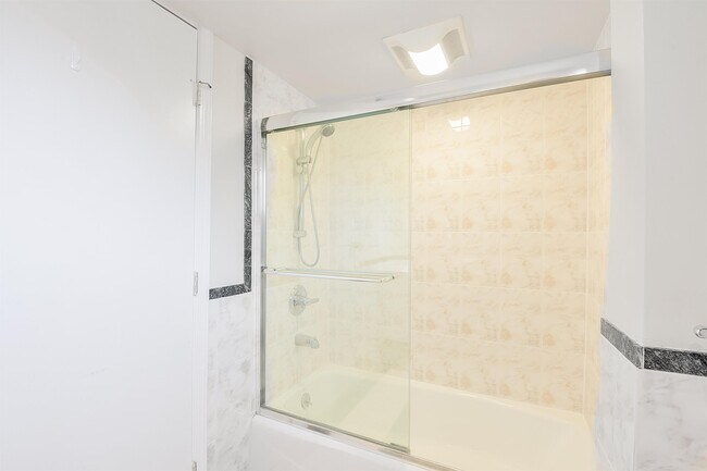 Building Photo - 2280 Rollingwood Dr