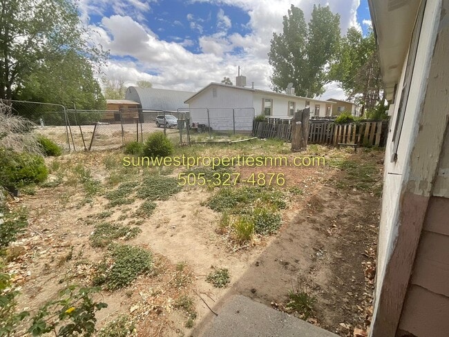 Building Photo - 2 Bedroom, 1 Bath Duplex