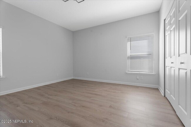 Building Photo - 221 Ness Cir