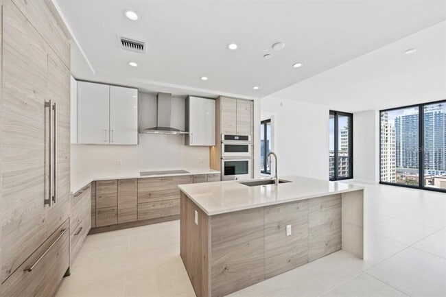 Building Photo - 301 1st St S