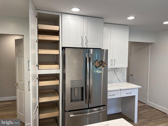 Building Photo - 9502 Tregaron Pl