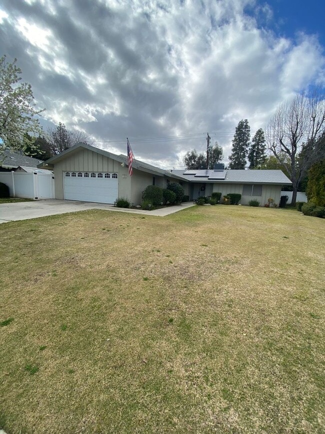 Building Photo - 55 and OLDER KERN CITY 2 BED UPDATED HOME