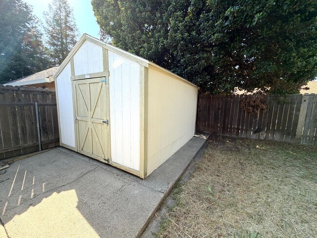 Building Photo - Charming 3-Bed, 1-Bath West Sacramento Home – Updated with Solar!