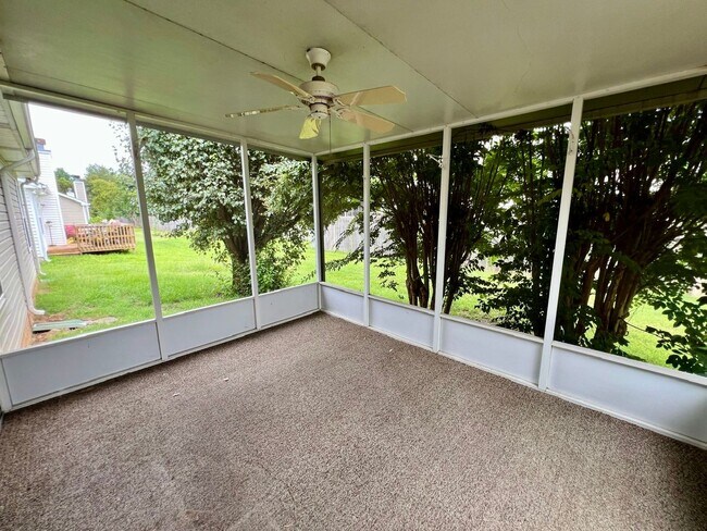 Building Photo - 3 bed, 2 Bath, Garage + Screened Back Porch, Near Cason Ln