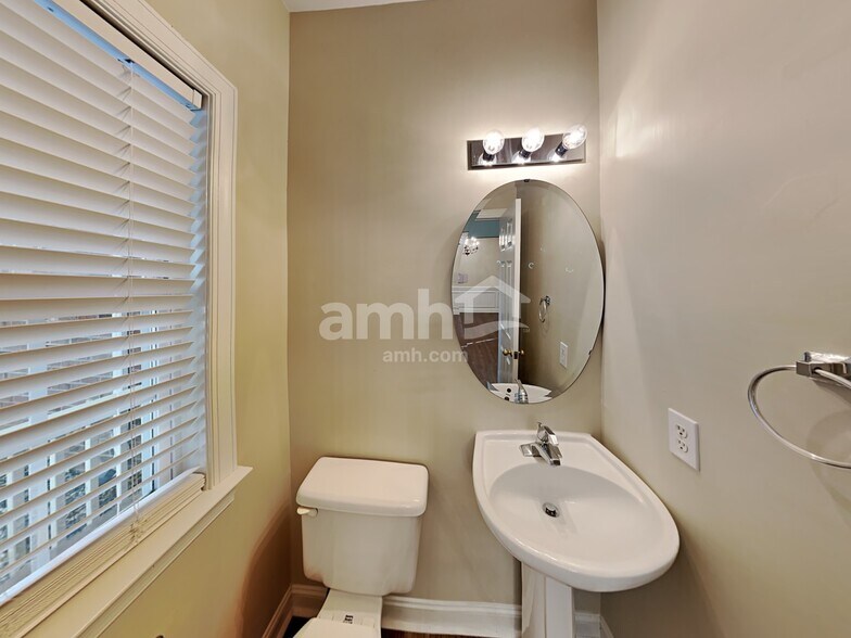 Building Photo - 2003 Monaco Ct