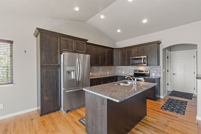 Building Photo - 3 Bedroom Ranch in Wellington