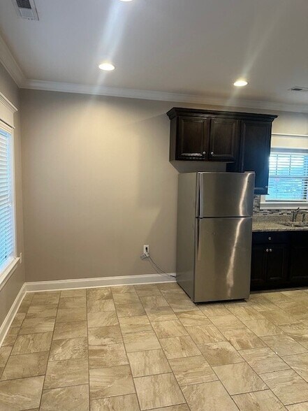 Building Photo - 112 NE Bellingham Dr