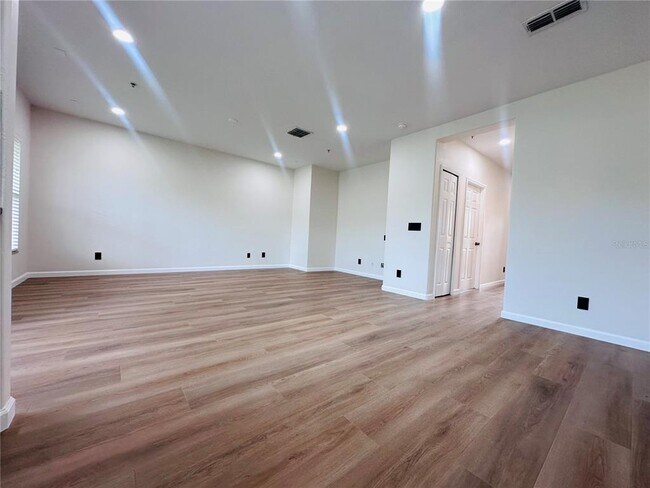 Building Photo - 2072 Cypress Bay Blvd