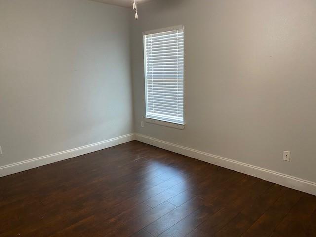 Building Photo - 1716 Red Oak Ct