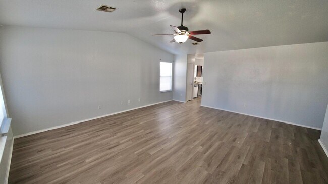 Building Photo - 1021 Periwinkle Dr