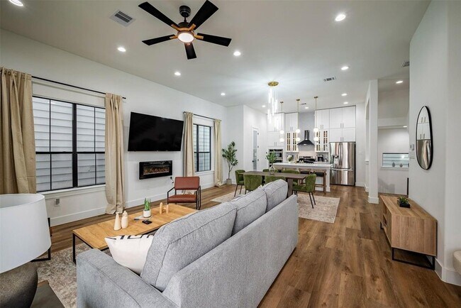 Building Photo - 1305 E 27th St