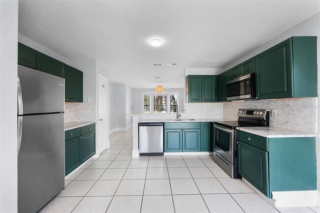 Building Photo - 119 Floral Ct