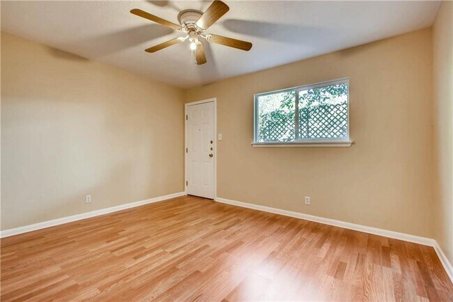 Building Photo - Central Austin Private Lifestyle!