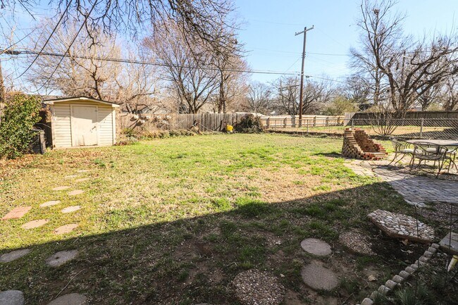 Building Photo - Nice Midtown Bungalow