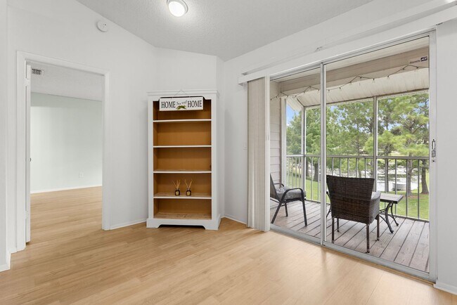 Building Photo - 128 Reserve Cir