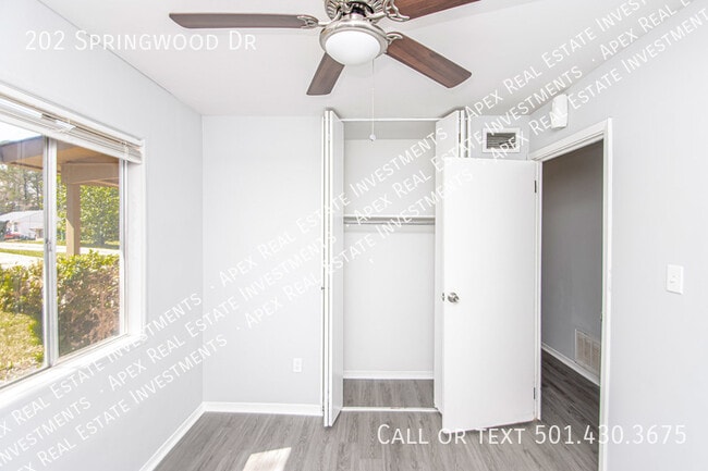 Building Photo - 202 Springwood Dr