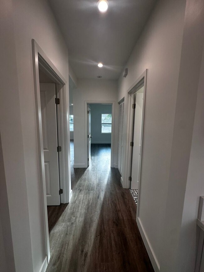Building Photo - 611 Silver Strand Blvd