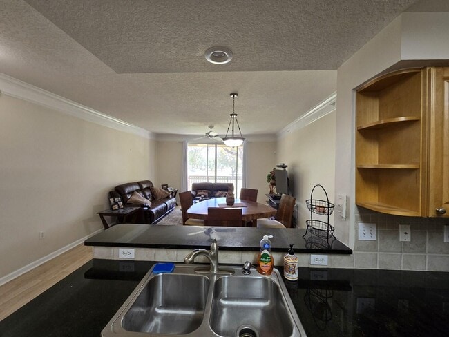 Building Photo - 2050 Alta Meadows Ln