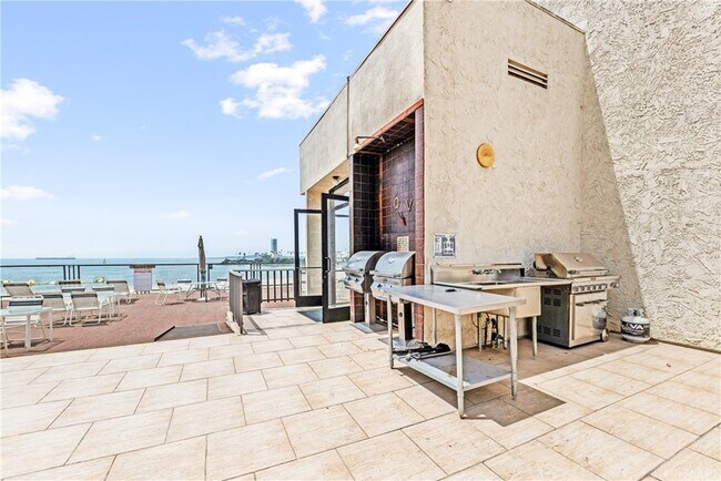 Beachfront Deck - 1140 E Ocean Blvd