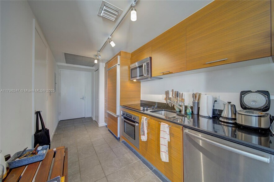 Building Photo - 50 Biscayne Blvd