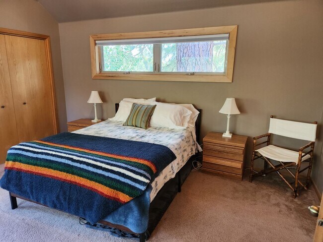 Building Photo - River Village Condominium Unit #8 - Riverf...