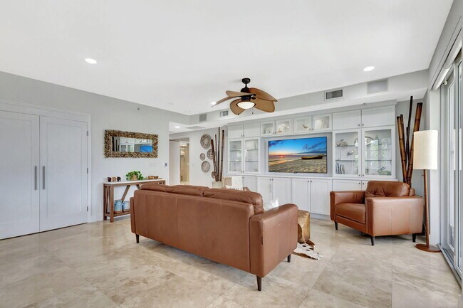 Building Photo - 155 S Ocean Ave