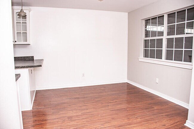 Building Photo - 112 Golf Course Dr