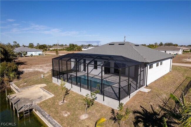 Building Photo - 3318 NE 13th Pl