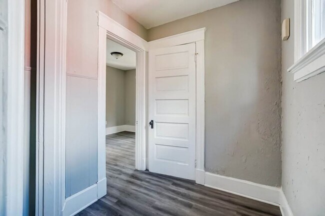 Building Photo - Updated 3 Bed 1 Bath in Price Hill!