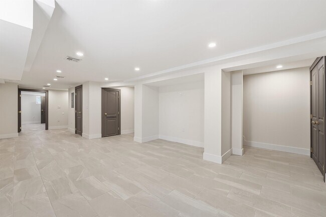 Building Photo - 25 Lembeck Ave