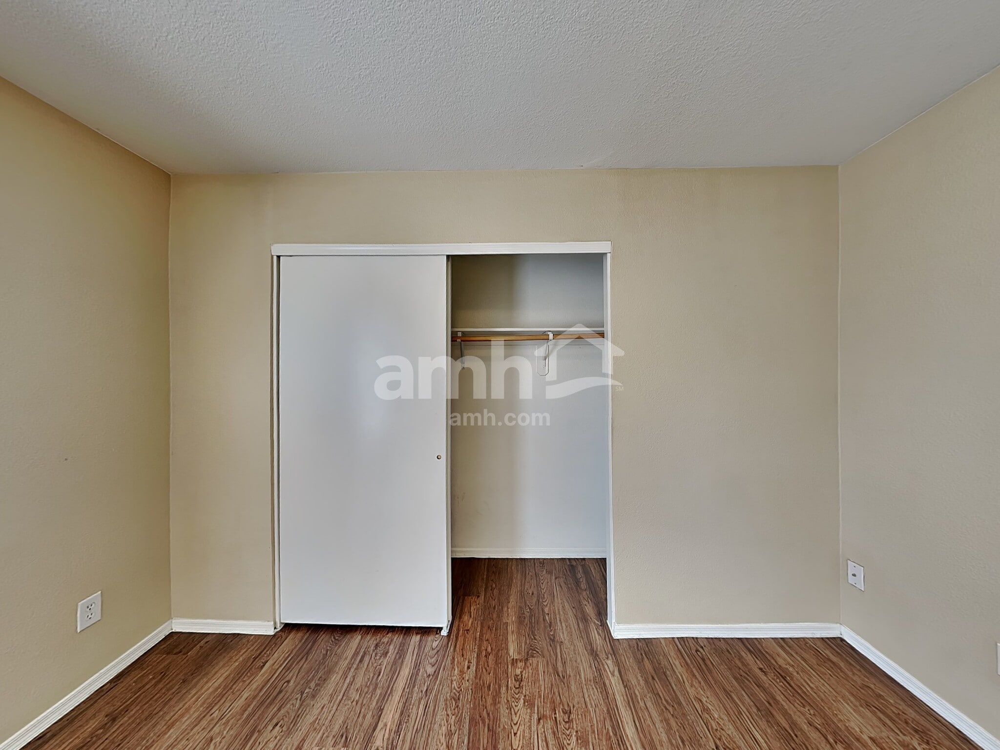 Building Photo - 5895 E Tercel Dr