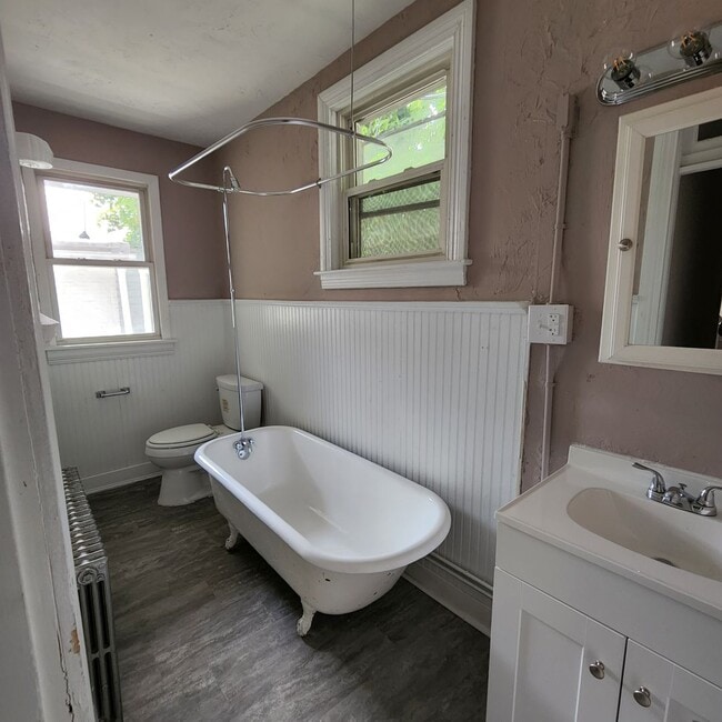 Building Photo - Charming 4BR/1.5BA Home | Modern Finishes | Open Layout | Heart of York City!