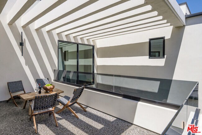 Building Photo - 14822 Hesby St