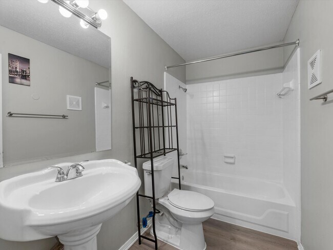 Building Photo - 9700 Leawood Blvd