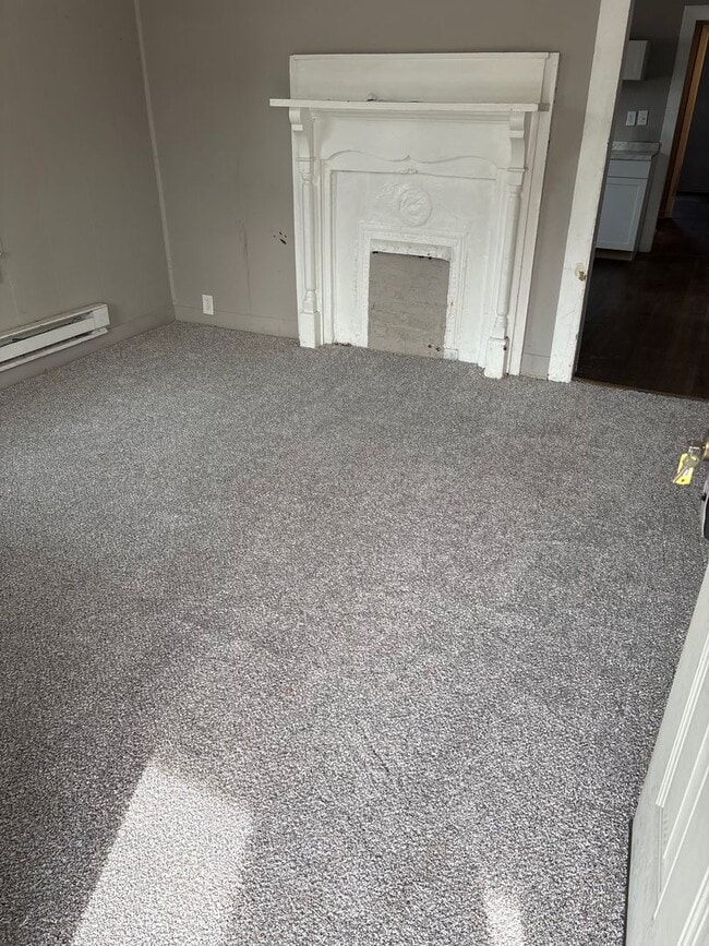 Building Photo - 4 Bedroom 1 Bath in High Point