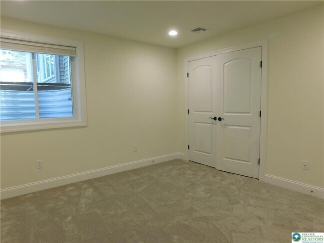 Building Photo - 1549 Burkhardt St