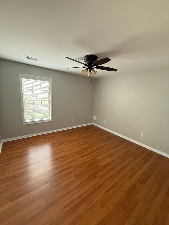 Building Photo - Charming 3-bedroom, 2-bathroom home located in the vibrant city of Lexington