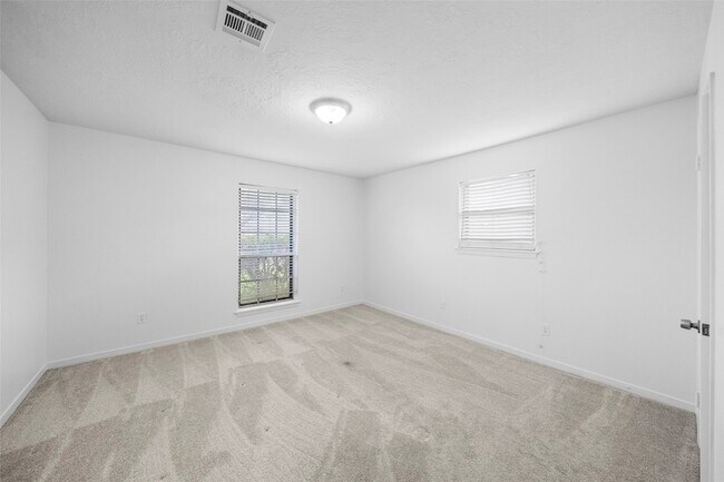 Building Photo - 2226 Droxford Dr