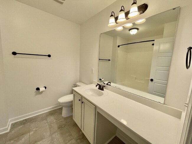 Building Photo - 5 bed, 3 bath Nest in Surrey Meadows