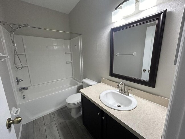 Building Photo - 15835 Fishhawk Falls Dr