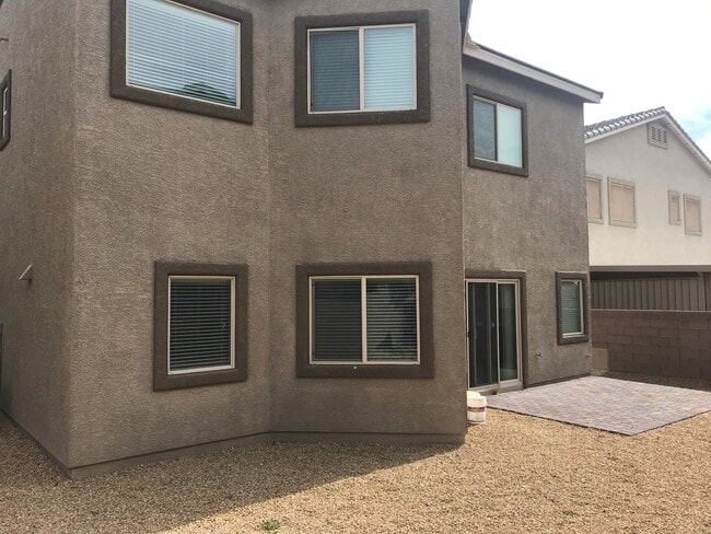 Building Photo - Beautiful DR Horton Home in Centennial Hil...