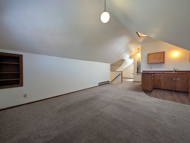 Building Photo - Large Studio Apartment in downtown Eugene-...