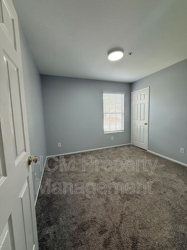 Building Photo - 651 N Jensen Pl