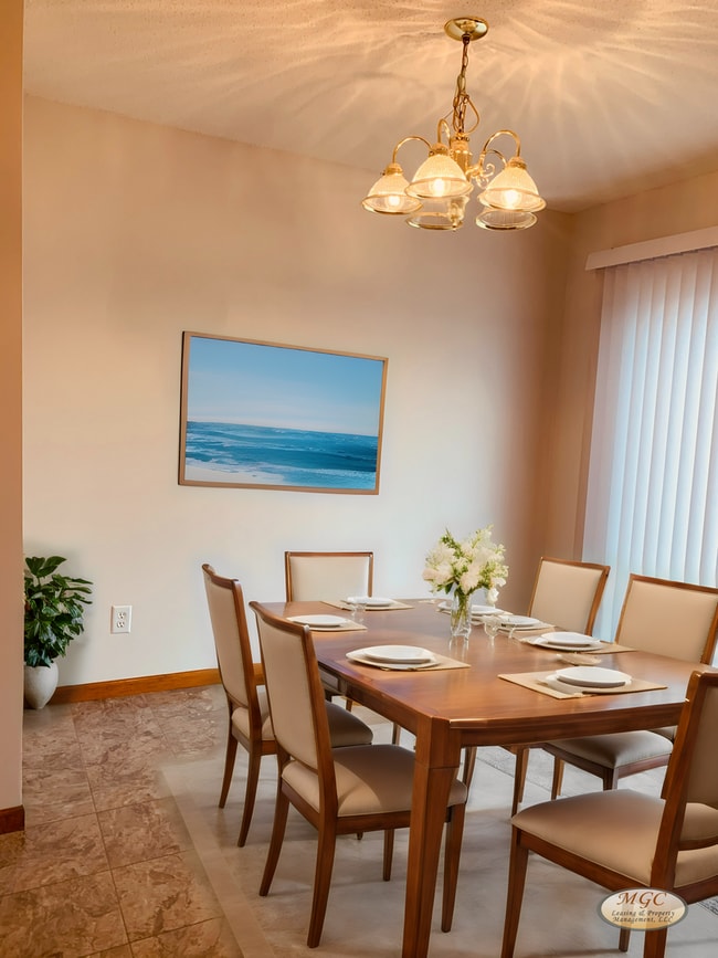 Building Photo - Spacious Raymore Townhome in Prime Remington Village Location