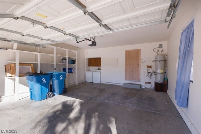 Building Photo - 8432 Mulcahy Ave
