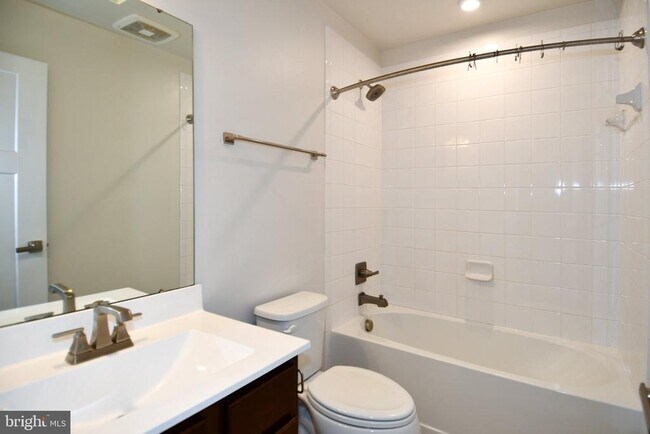 Building Photo - 4917 Crest View Dr