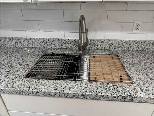 Building Photo - 212 NE 41st St