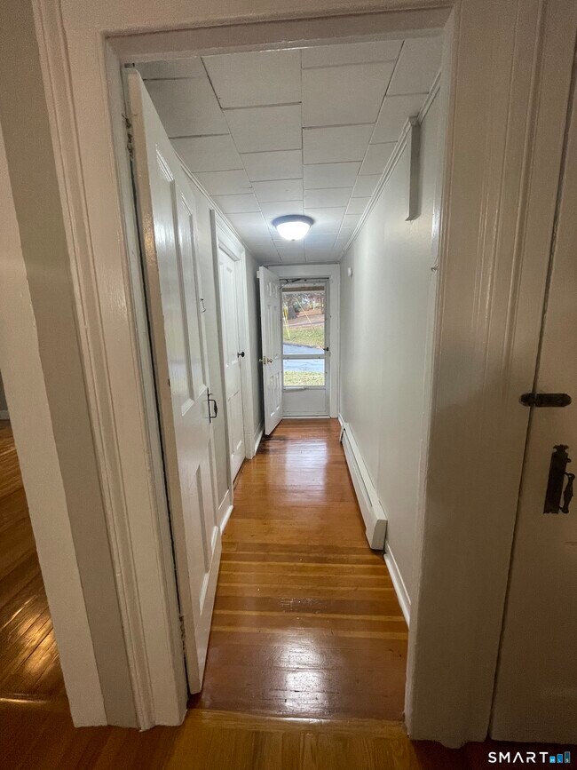 Building Photo - 9 Hicksville Rd