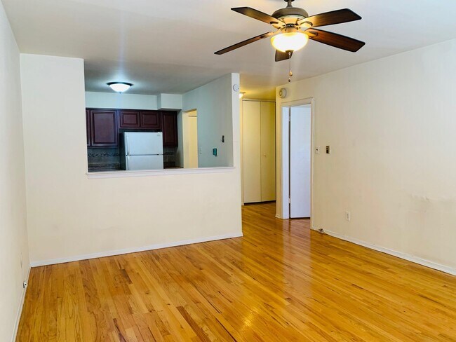 Building Photo - 34 E 32nd St