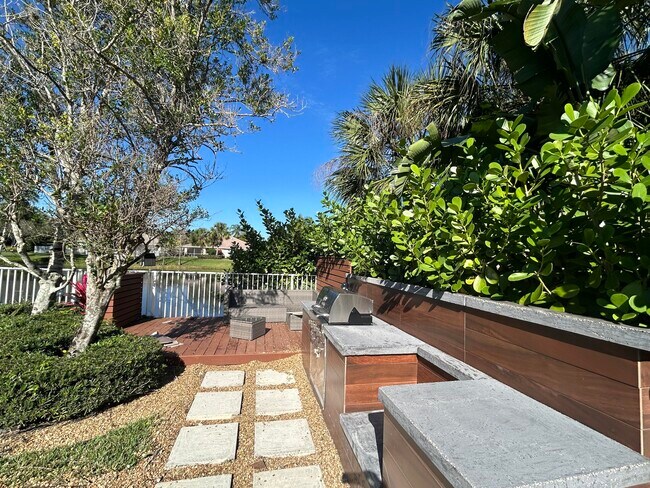 Building Photo - 8455 Belize Pl